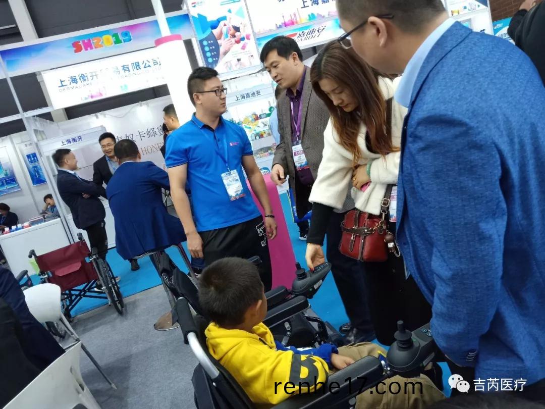 電動(dong)輪椅輕(qing)便(bian)輪椅(yi)自動輪椅(yi)