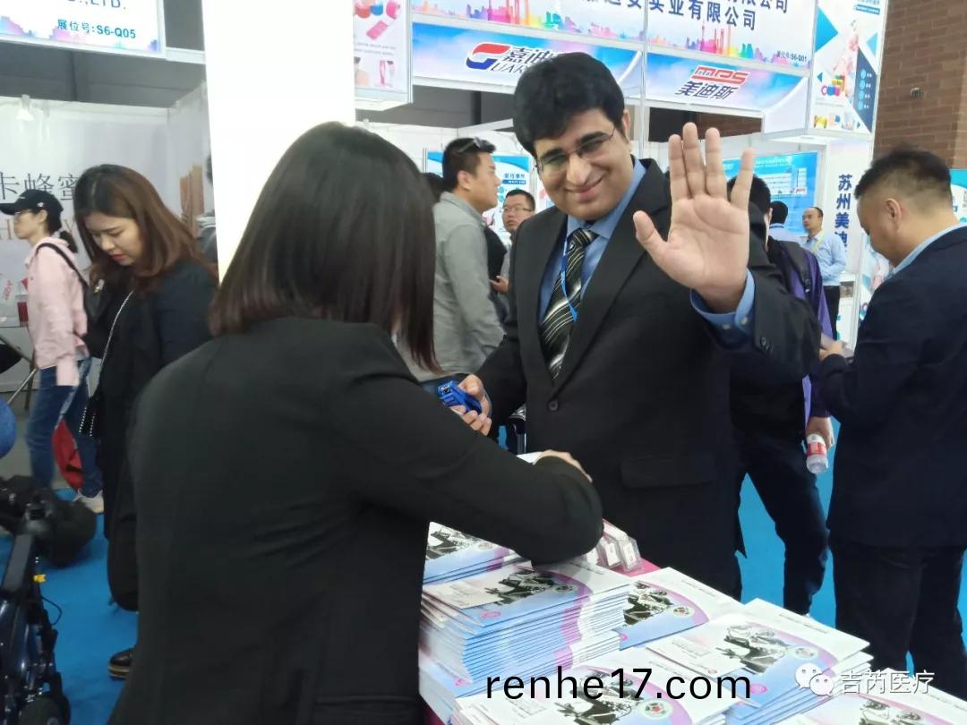 電動(dong)輪椅(yi)輕(qing)便(bian)輪(lun)椅(yi)自(zi)動(dong)輪椅(yi)